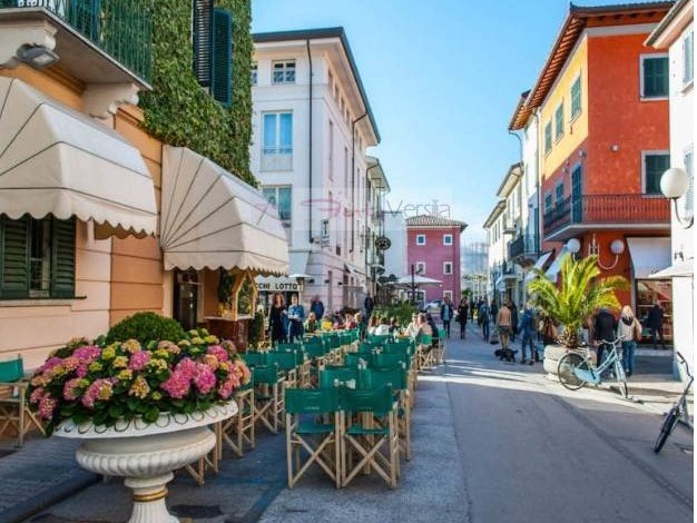 Immobile commerciale in Vendita a Forte dei Marmi, 60 m²