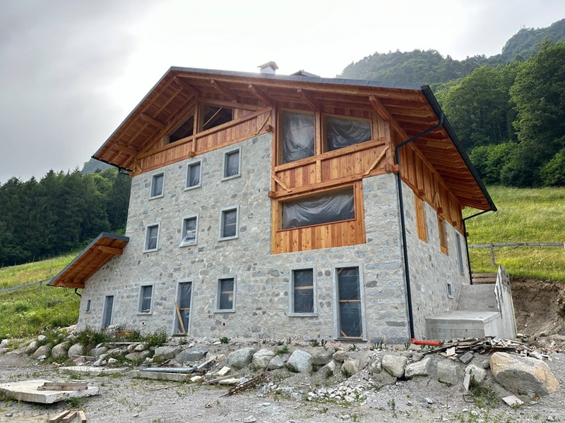 Cascina in Vendita a Sella Giudicarie, 440 m²