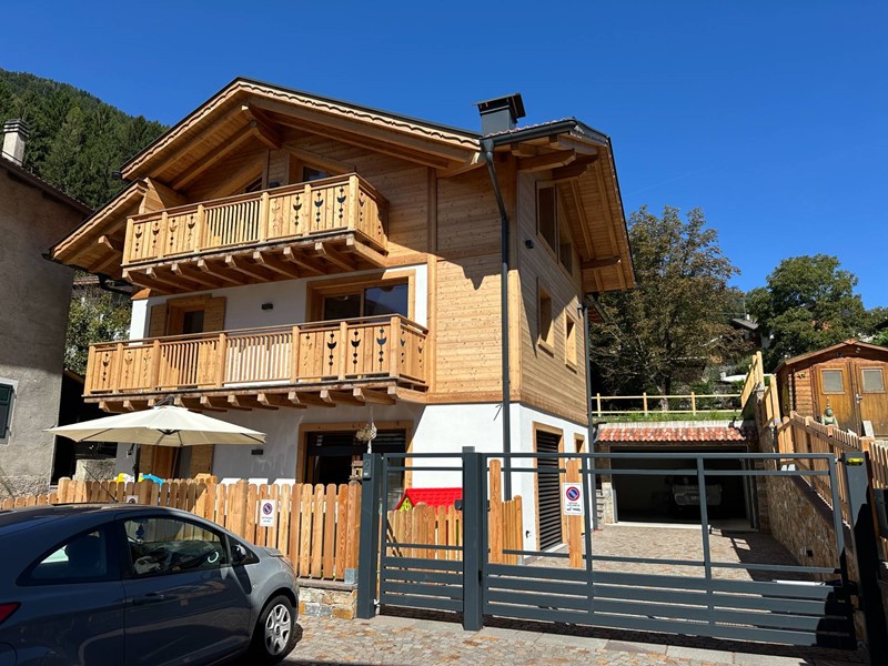 Attico in Vendita a Spiazzo, 185 m²