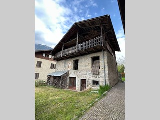 Casa Indipendente in Vendita a Bocenago, 180'000€, 250 m²