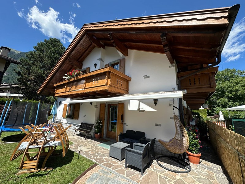 Villetta a schiera in Vendita a Carisolo, 138 m²