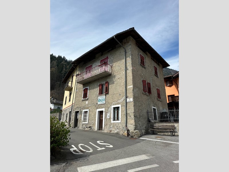 Casa Semi Indipendente in Vendita a Pelugo, 95'000€, 136 m²