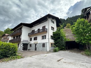 Immobile commerciale in Vendita a Pinzolo, 920 m², con Box