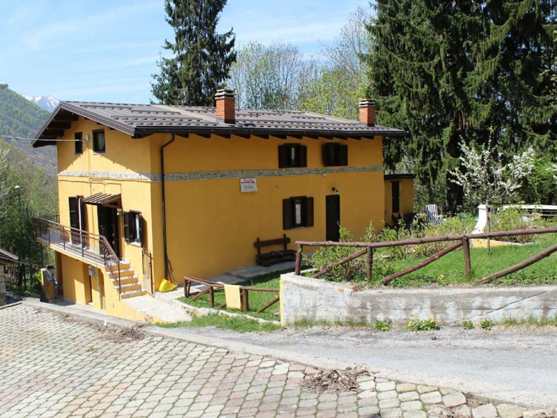 Casa Semi Indipendente in Vendita a Roburent, 130'000€, 120 m²