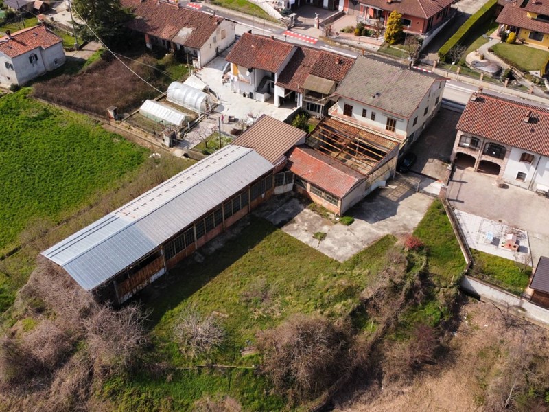 Casa Indipendente in Vendita a Magliano Alpi, 95'000€, 270 m²
