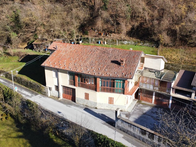 Casa Indipendente in Vendita a Torre Mondovì, 58'000€, 319 m²
