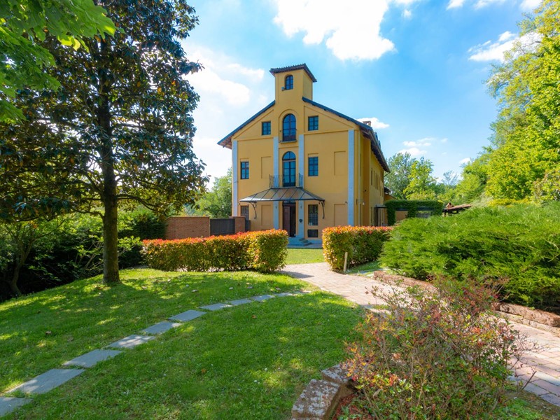 Villa in Vendita a Asti, 690'000&euro;, 900 m²