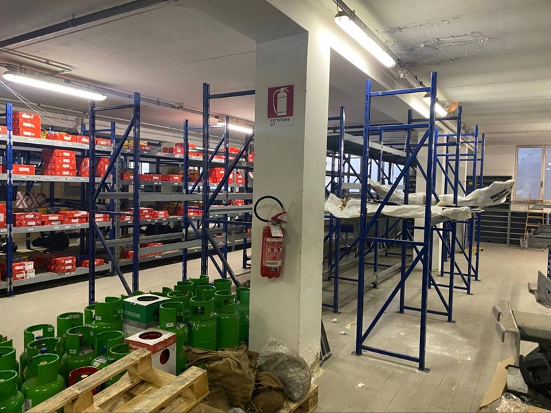 Immobile commerciale in Vendita a Bra, 1550 m²