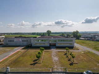 Capannone in Vendita a Sommariva del Bosco, 3'300'000€, 4700 m²