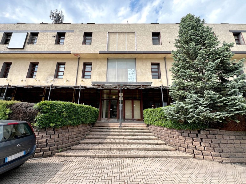 Immobile commerciale in Vendita a Rosta, 275'000€, 300 m²