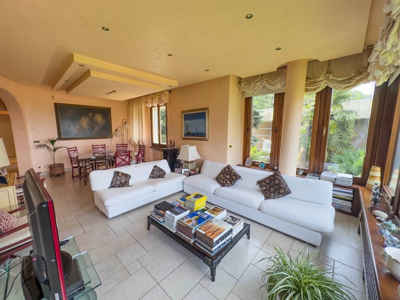 Appartamento in Vendita a Torino, 475'000€, 187 m², con Box