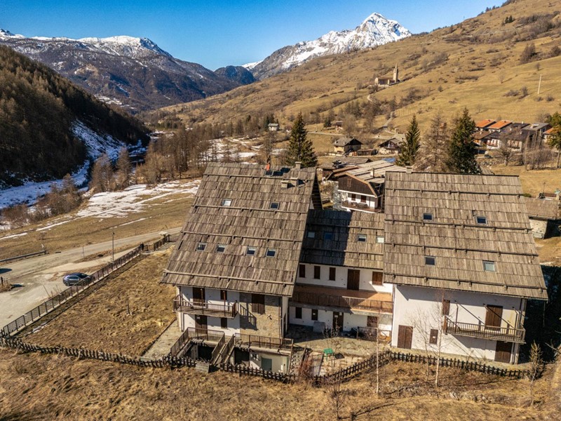 Appartamento in Vendita a Sauze di Cesana, 1'800'000€, 1553 m², con Box