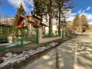 Villa in Vendita a Bardonecchia, 850'000€, 270 m²