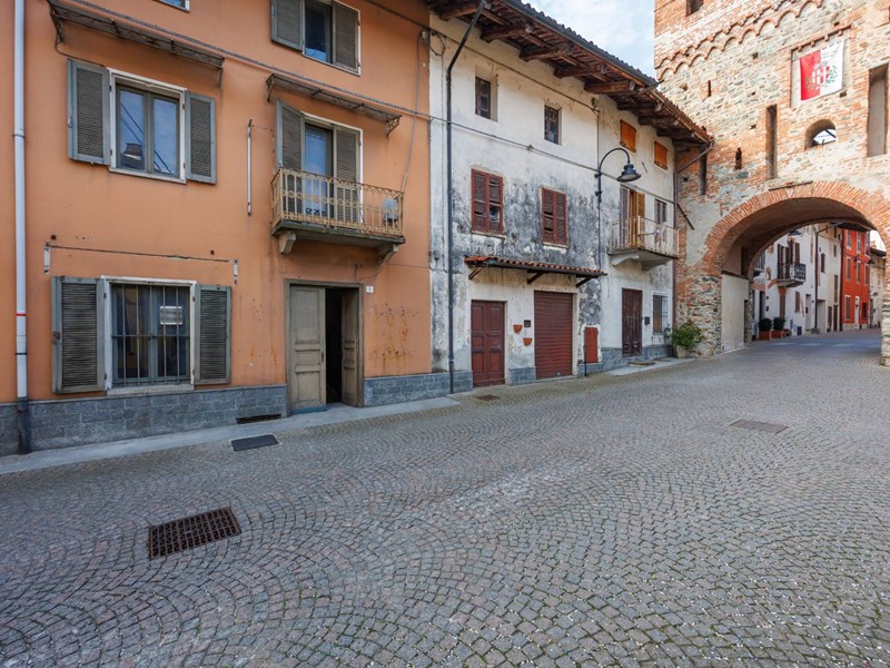 Casa Indipendente in Vendita a Piverone, 120'000€, 300 m²