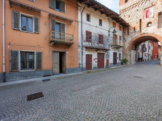 Casa Indipendente in Vendita a Piverone, 120'000€, 300 m²