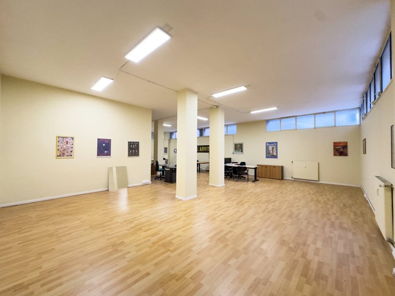 Ufficio in Affitto a Torino, 1'000€, 130 m²