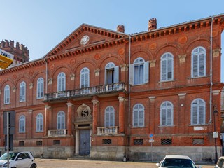 Attività commerciale in Vendita a Favria, 750'000€, 950 m²