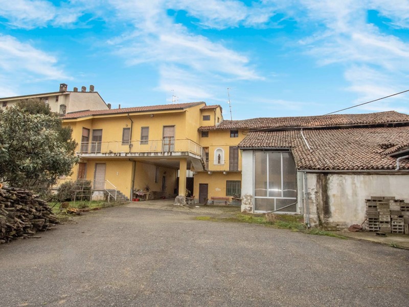 Casa Indipendente in Vendita a Trino, 195'000€, 407 m²