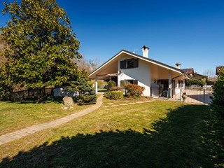 Villa in Vendita a Sangano, 520'000€, 525 m²