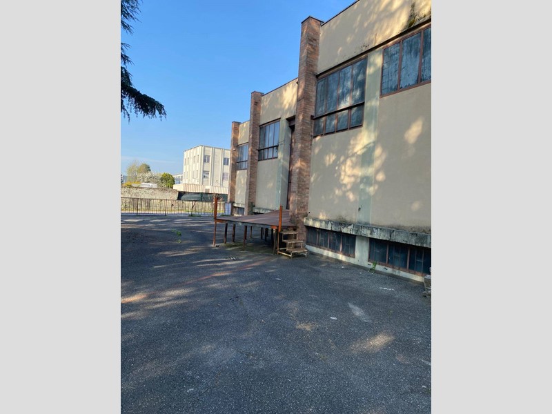 Capannone in Affitto a San Mauro Torinese, 2'600€, 1440 m²