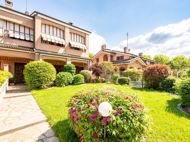 Villa in Vendita a Venaria Reale, 680'000€, 405 m²