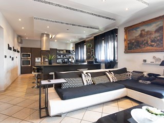 Appartamento in Vendita a Torino, 430'000€, 179 m²