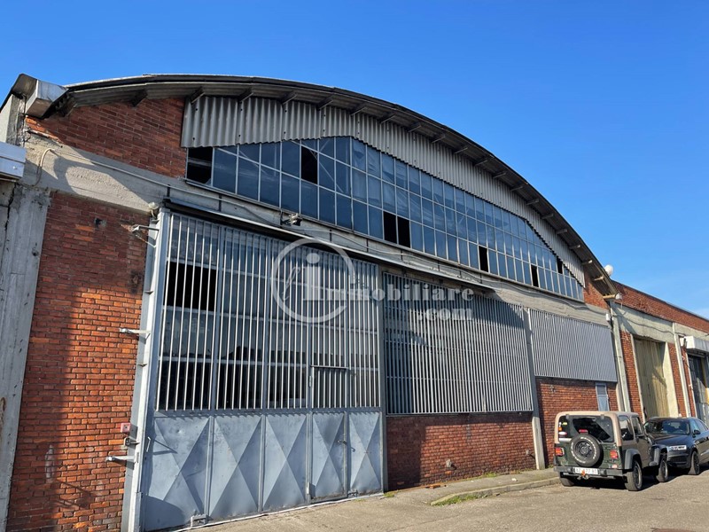 Capannone in Vendita a Abbiategrasso, 650'000€, 1067 m²