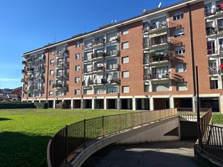 Magazzino in Affitto a Rivalta di Torino, 1'300€, 1172 m²