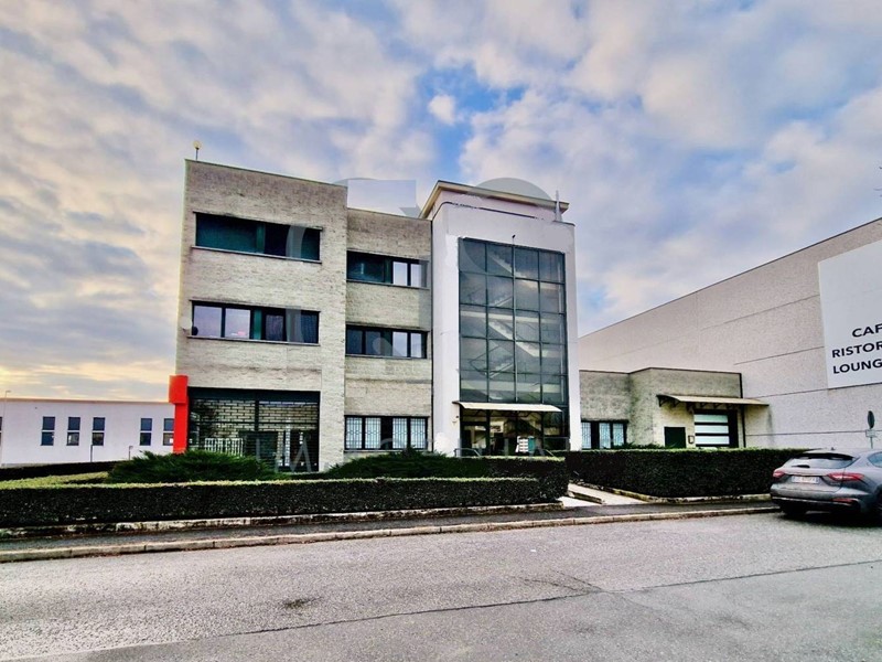 Ufficio in Vendita a Ciriè, 50'000€, 46 m²