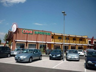 Attività commerciale in Affitto a San Francesco al Campo, 500€, 63 m²