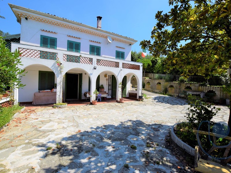 Villa in Vendita a Moncalieri, 450'000€, 220 m²