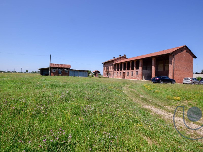 Rustico in Vendita a Villanova d'Asti, 320'000&euro;, 1000 m²