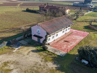 Rustico in Vendita a Chieri, 200'000€, 400 m²