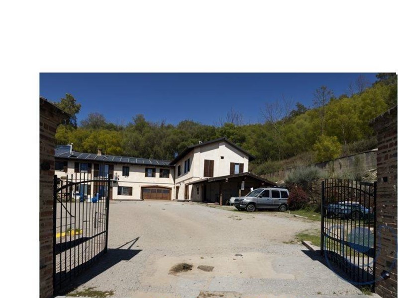 Rustico in Vendita a Gassino Torinese, 490'000€, 500 m²