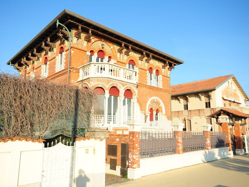 Villa in Vendita a Massa, 2'900'000&euro;, 550 m²