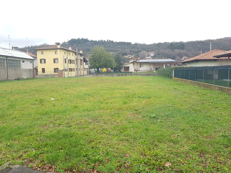 Terreno edificabile in Vendita a Medea, 75'000€, 1203 m²