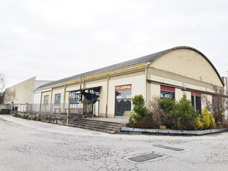 Capannone in Vendita a Gorizia, 225'000€, 660 m²