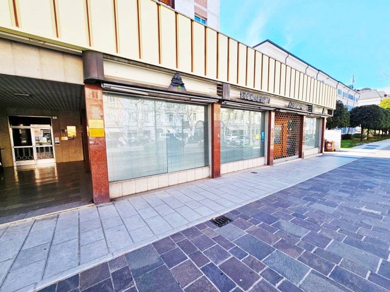 Negozio in Vendita a Gorizia, 550'000€, 585 m²