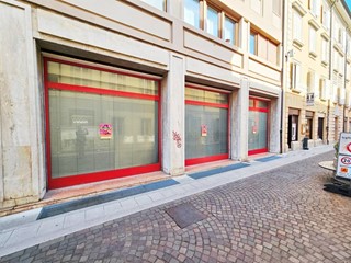 Negozio in Vendita a Gorizia, 230'000€, 328 m²