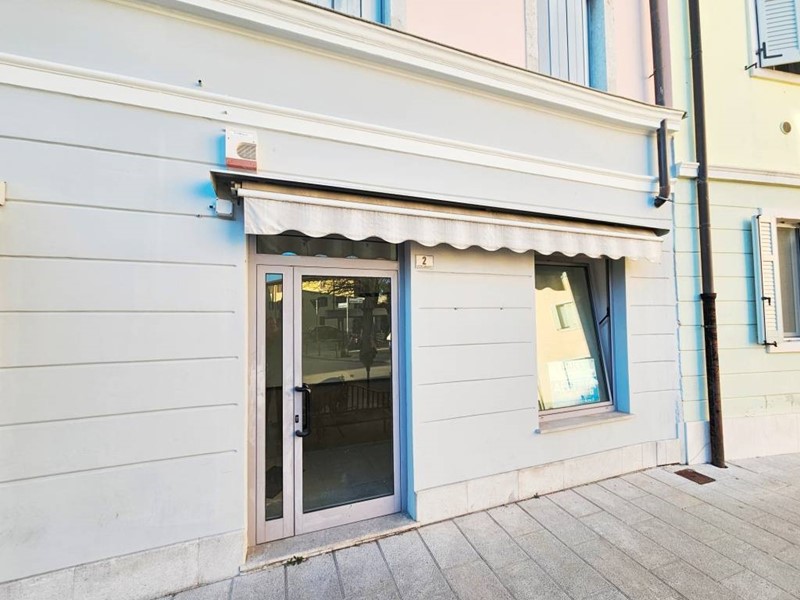 Negozio in Affitto a Gorizia, 650€, 41 m²