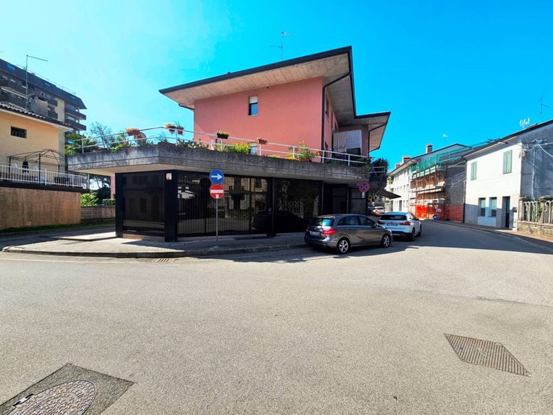 Negozio in Vendita a Cormons, 255'000€, 340 m²