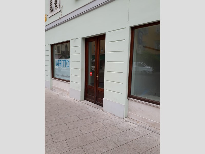 Negozio in Affitto a Gorizia, 700€, 95 m²