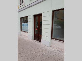 Negozio in Affitto a Gorizia, 700€, 95 m²