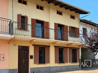 Casa Indipendente in Vendita a Biandrate, 180'000€, 270 m²