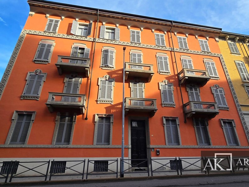 Ufficio in Vendita a Novara, 180'000€, 160 m²