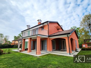 Villa in Affitto a Bogogno, 2'200€, 185 m²