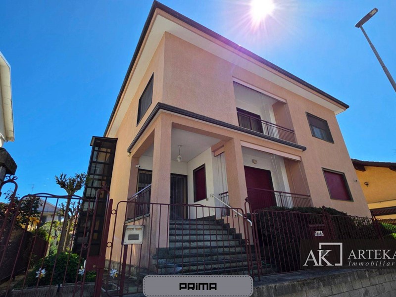 Casa Semi Indipendente in Vendita a Novara, 480'000€, 500 m²