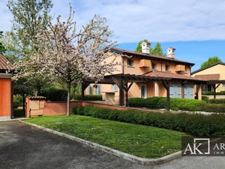 Villa in Vendita a Bogogno, 329'000€, 97 m²