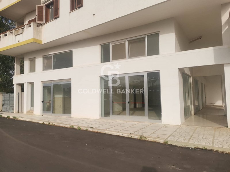 Immobile commerciale in Vendita a Galatina, 148'000€, 255 m²