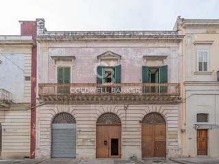 Casa Indipendente in Vendita a Galatina, 348'000€, 225 m², con Box